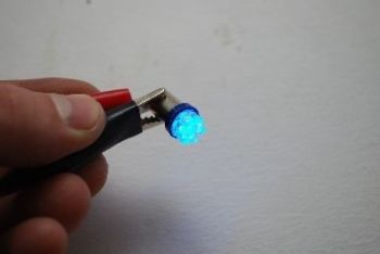 Pirn - 12V 7 ledi - pesa BA9S - sinine