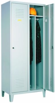 RIIETUSRUUMI KAPP. 2-SEKTSIOONI. JALGADEGA. 1940X800X500MM. SUM421W